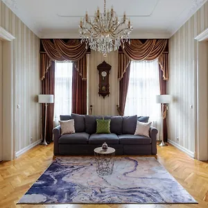 vintage-central-home-next-to-the-new-york-caf.inbudapesthotels.com/